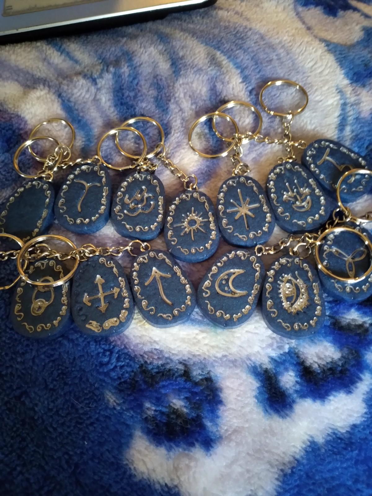 Witches rune keychain