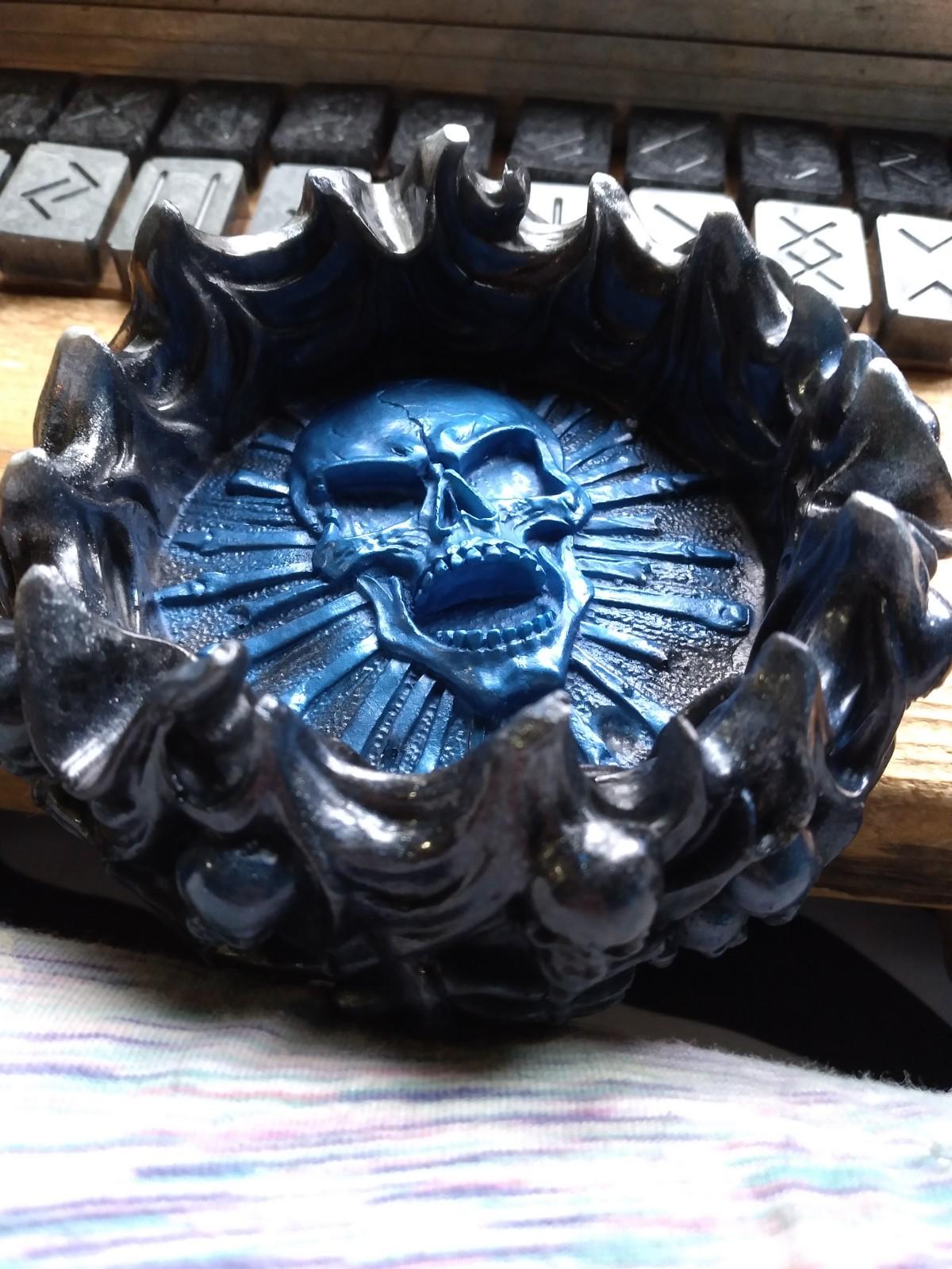 Skull Ashtray - Click Image to Close