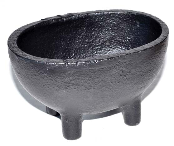 2 1/2" Oval cast iron cauldron - Click Image to Close