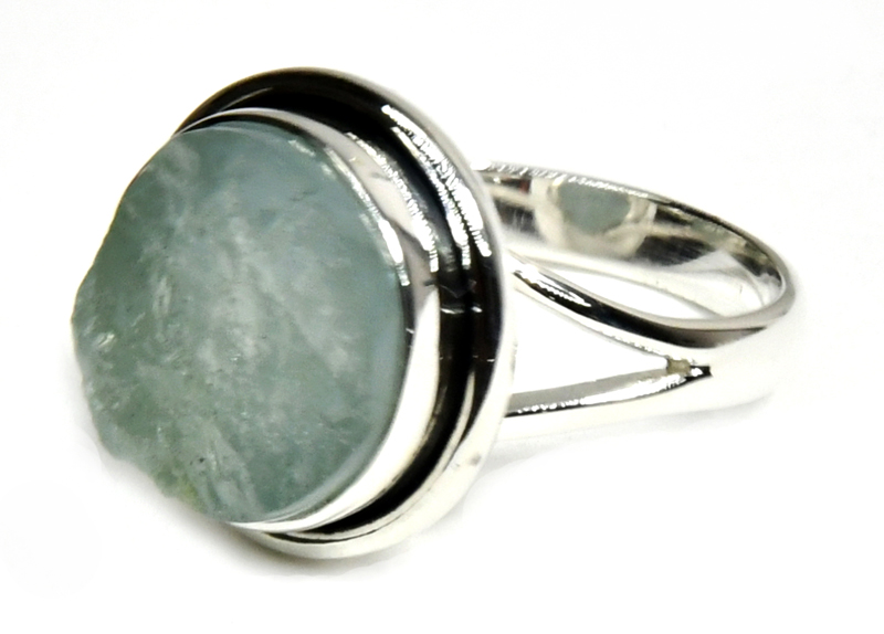 size 8 Aquamarine ring - Click Image to Close